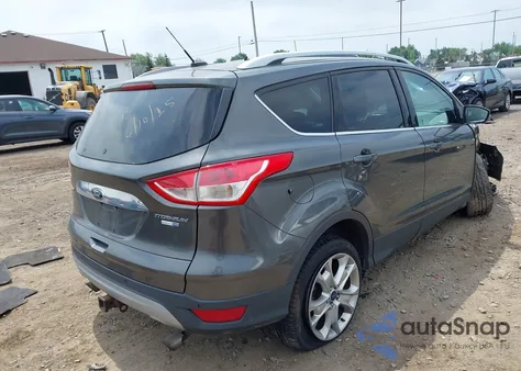 2016 Ford Escape Titanium z USA, uszkodzony, nr VIN 1FMCU9J93GUA62977